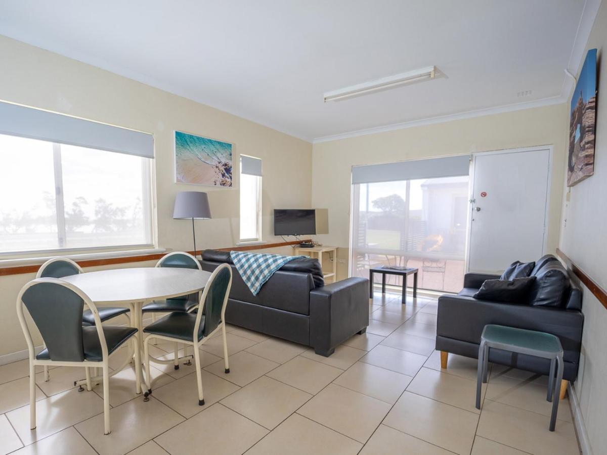 Api Pelican Beach Front Apartments Kalbarri Eksteriør billede
