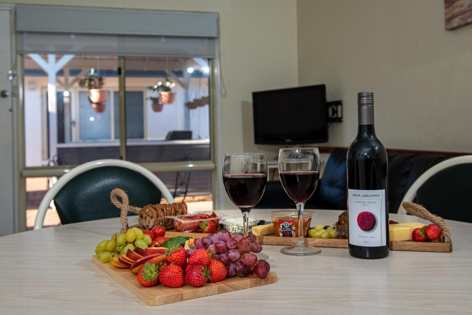 Api Pelican Beach Front Apartments Kalbarri Eksteriør billede